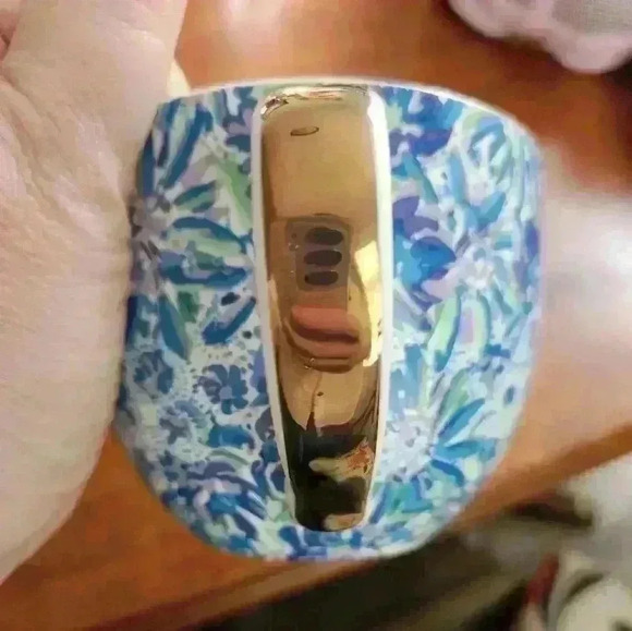 Lily Pulitzer mug set. 2. Purple blue lion 🦁 print. Gold handles. - Picture 5 of 8